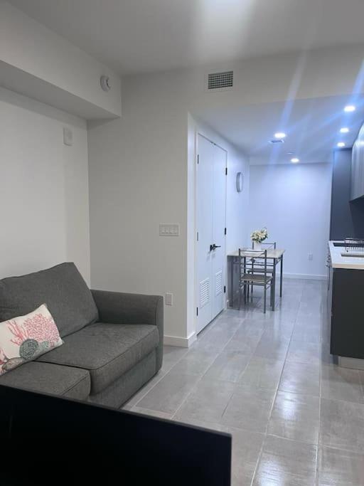 Luxury In Downtown Apartment *