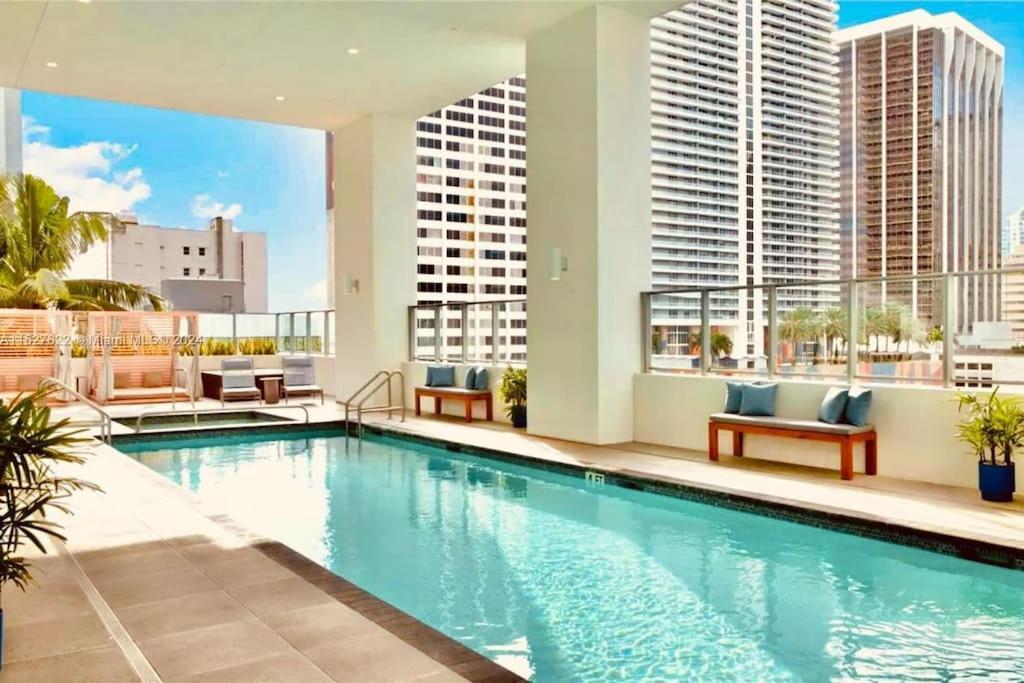 Luxury In Downtown Apartment Miami